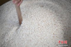 访浙江绍兴黄酒文化：传统制作技艺守护黄酒飘香
